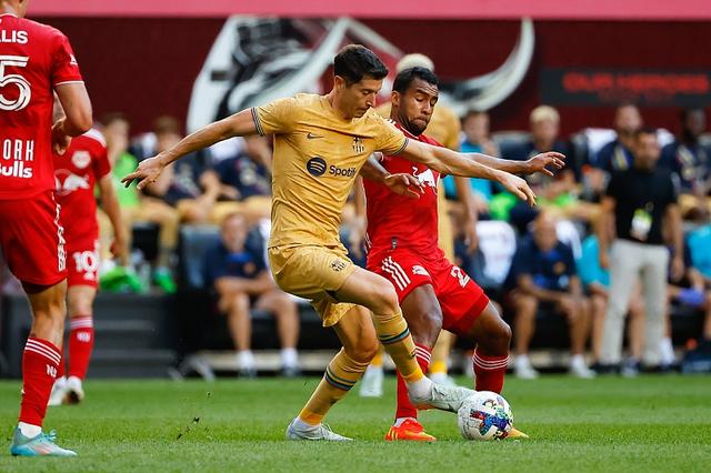 爱游戏体育-莱万多夫斯基连续十场比赛得分超过问鼎冠军，澳大利亚队挑战极限！的简单介绍