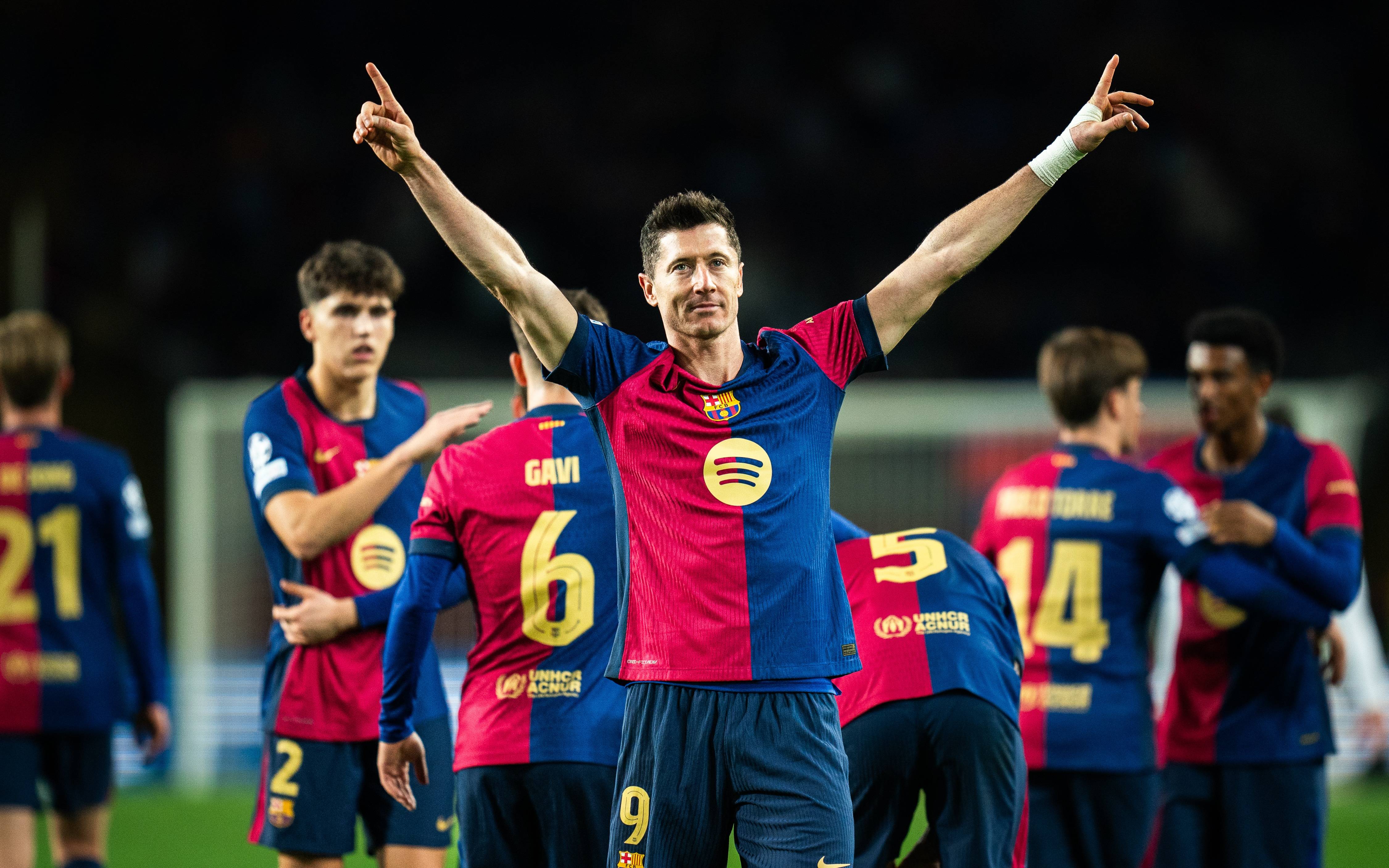 爱游戏体育- 莱万9分钟5球c罗评价 